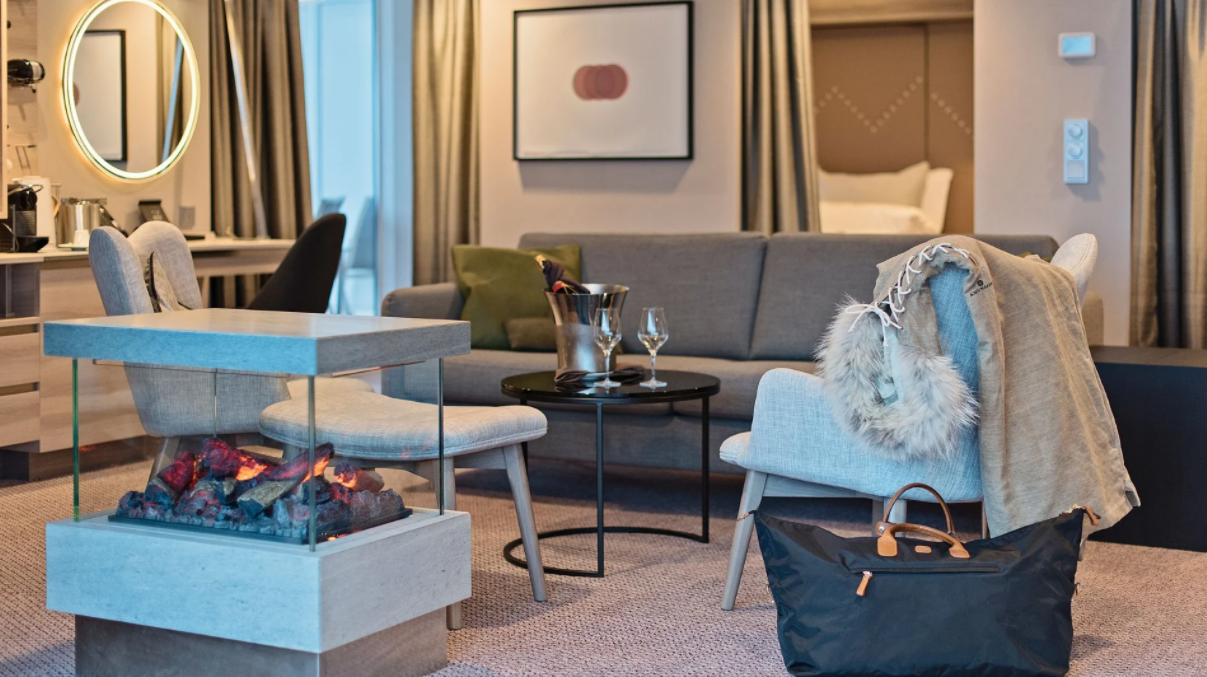 Hurtigruten - MS Fridtjof Nansen - Expedition Suite XL Suite MA 2.png